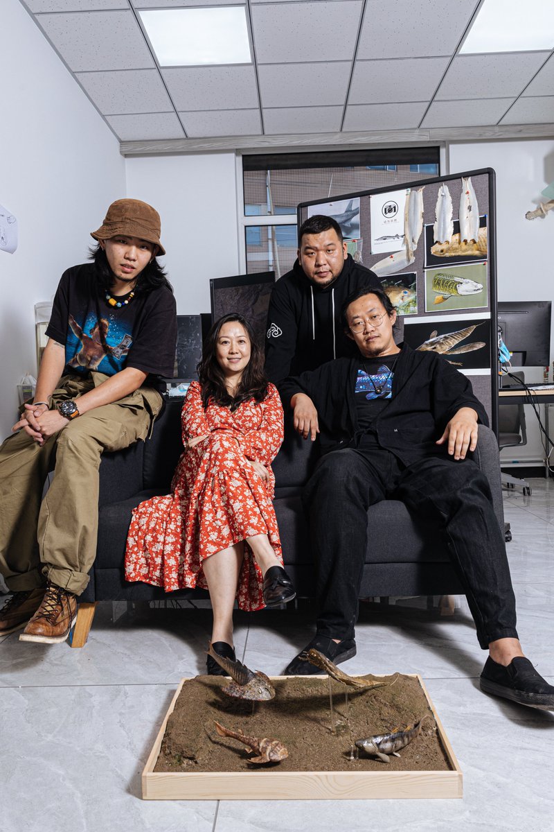 JingLu8836's tweet photo. Great thanks NG for this wonderful article! We look like a Paleoband, personal like this photo with red skirt~ Proud of our super 3D modeling team! Most important of all: Spectacular Fossil Fishes!!! Love Xiushanosteus mirabilis most!🤘
https://t.co/9dUhfcV1fl via @NatGeoUK https://t.co/WnyUDJIi2p