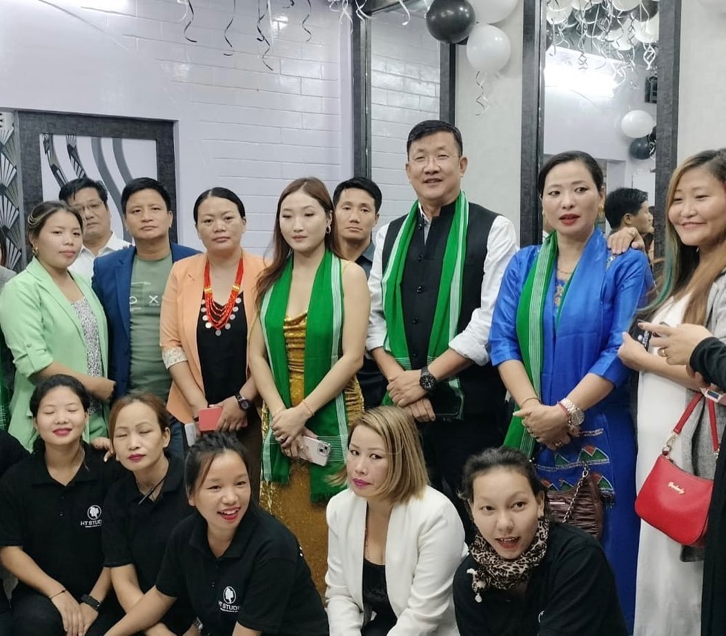 Project_Smile22's tweet photo. Attended the Opening ceremony of HT Studio Unisex Salon & SPA as a Guest of Honour along with Hon'ble Transport Minister Shri @nakapnaloffcial ji.
#MrsArunachal @MrsArunachal #OpeningCeremony #HTstudio #NakapNalo #MuskanWomenFoundation #SpaAndSaloon #HathiMata #Naharlagun https://t.co/kiDoPGFghH