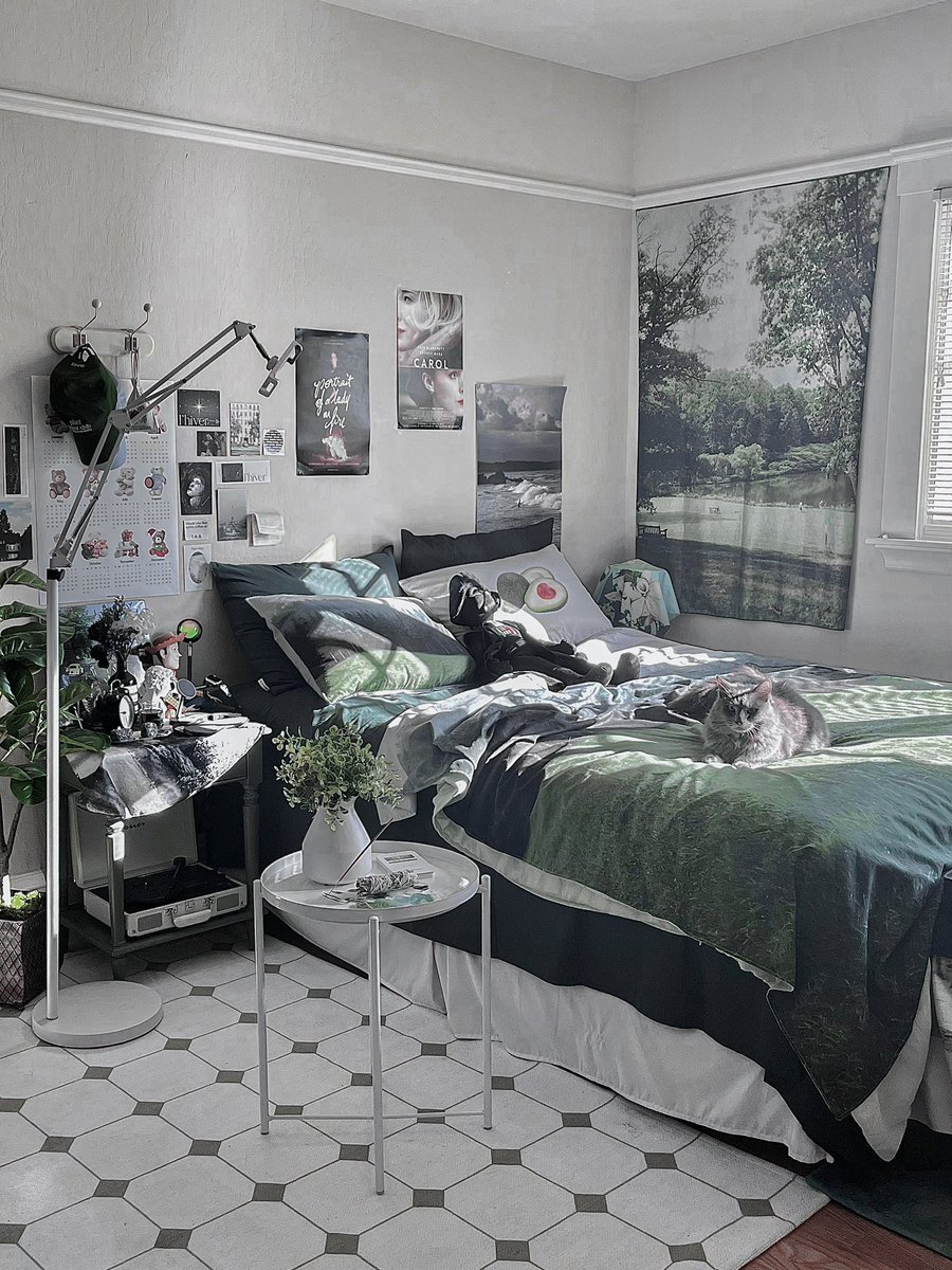 어릴때부터 쌍둥이랑 반대로 했는데 크니까 집도 반대로 꾸미게됐네..