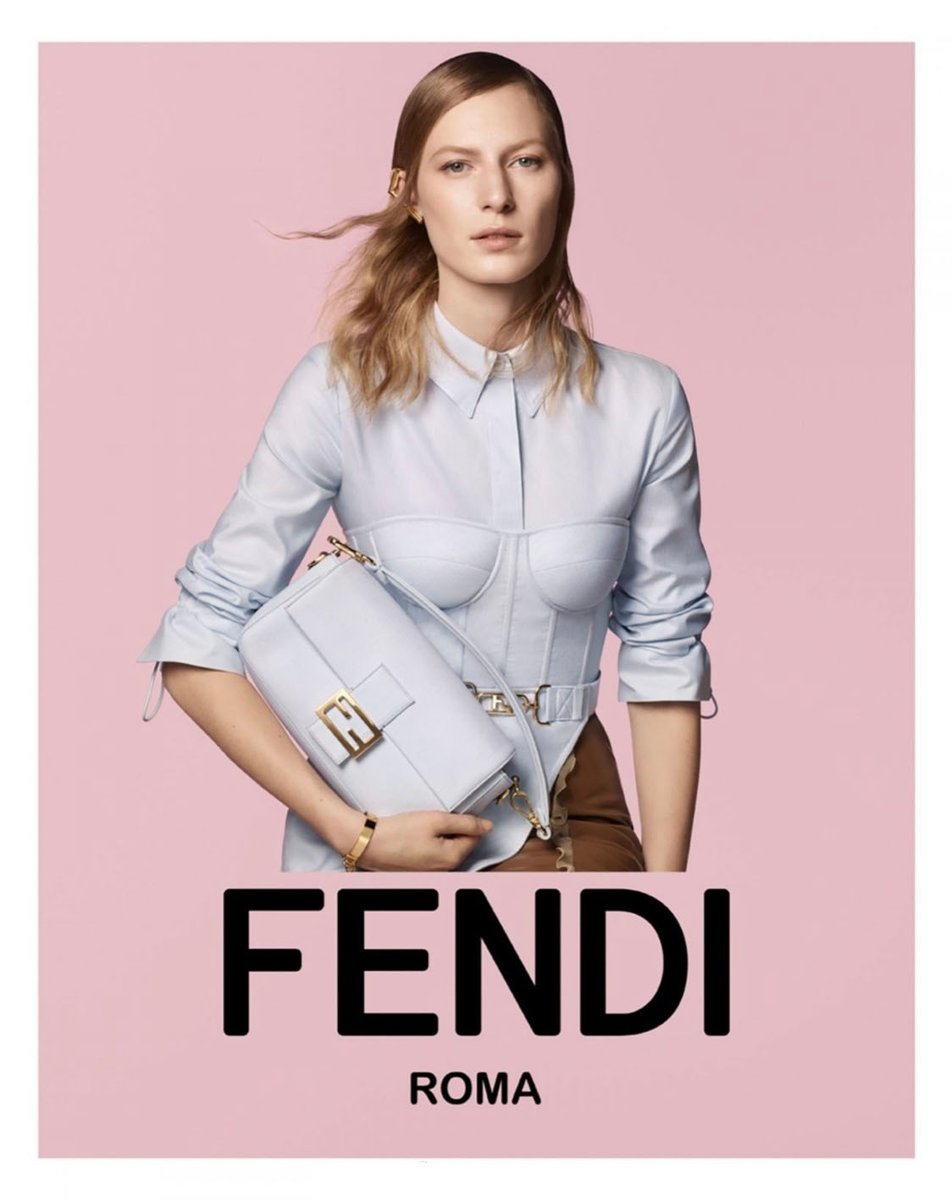 paper_muse's tweet photo. #Fendi #FW22 Campaign: #JuliaNobis & #BellaHadid, Photo #CraigMcDean, Styling #MelanieWard
#패션사진 #패션광고 https://t.co/wjq2xBJiRa