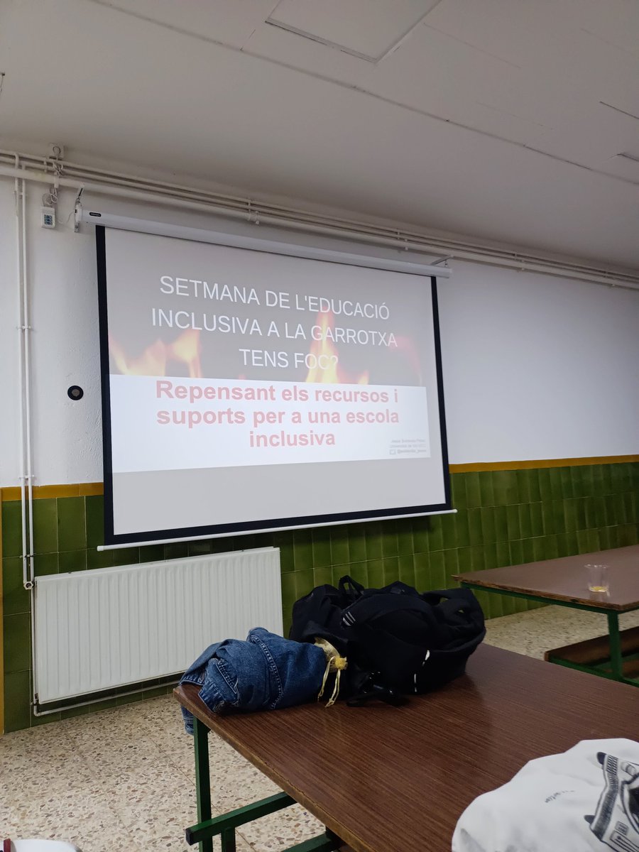 elena_monfort66's tweet photo. La importància de la xarxa i el fet de compartir. Repensem l'atenció educativa des de totes les vessants. Jornada per a l'educació inclusiva a La Garrotxa. @EscolaLlebetx @xapeicat @soldevila_jesus @suniblau @XimoMas_ @Olotuit @olotciutatedu https://t.co/nwKCXUIsrw