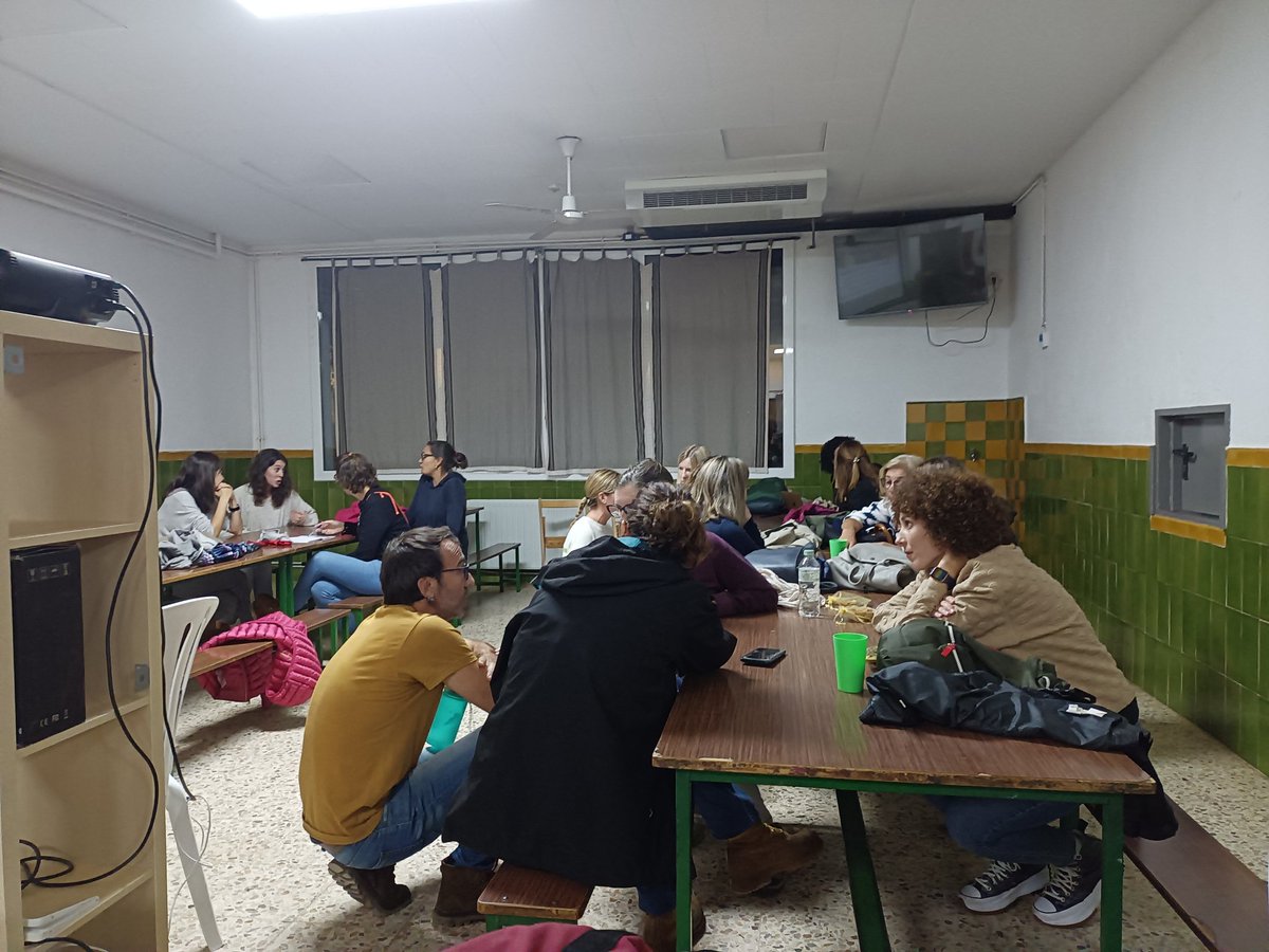La importància de la xarxa i el fet de compartir. Repensem l'atenció educativa des de totes les vessants. Jornada per a l'educació inclusiva a La Garrotxa. <a href="/EscolaLlebetx/">Escola Llebetx</a> <a href="/xapeicat/">XAPEICAT</a> <a href="/soldevila_jesus/">Jesús Soldevila Pérez</a> <a href="/suniblau/">Suniblau</a> <a href="/XimoMas_/">𝐗𝐢𝐦𝐨 𝐌𝐚𝐬</a> <a href="/Olotuit/">Ajuntament d'Olot</a> @olotciutatedu