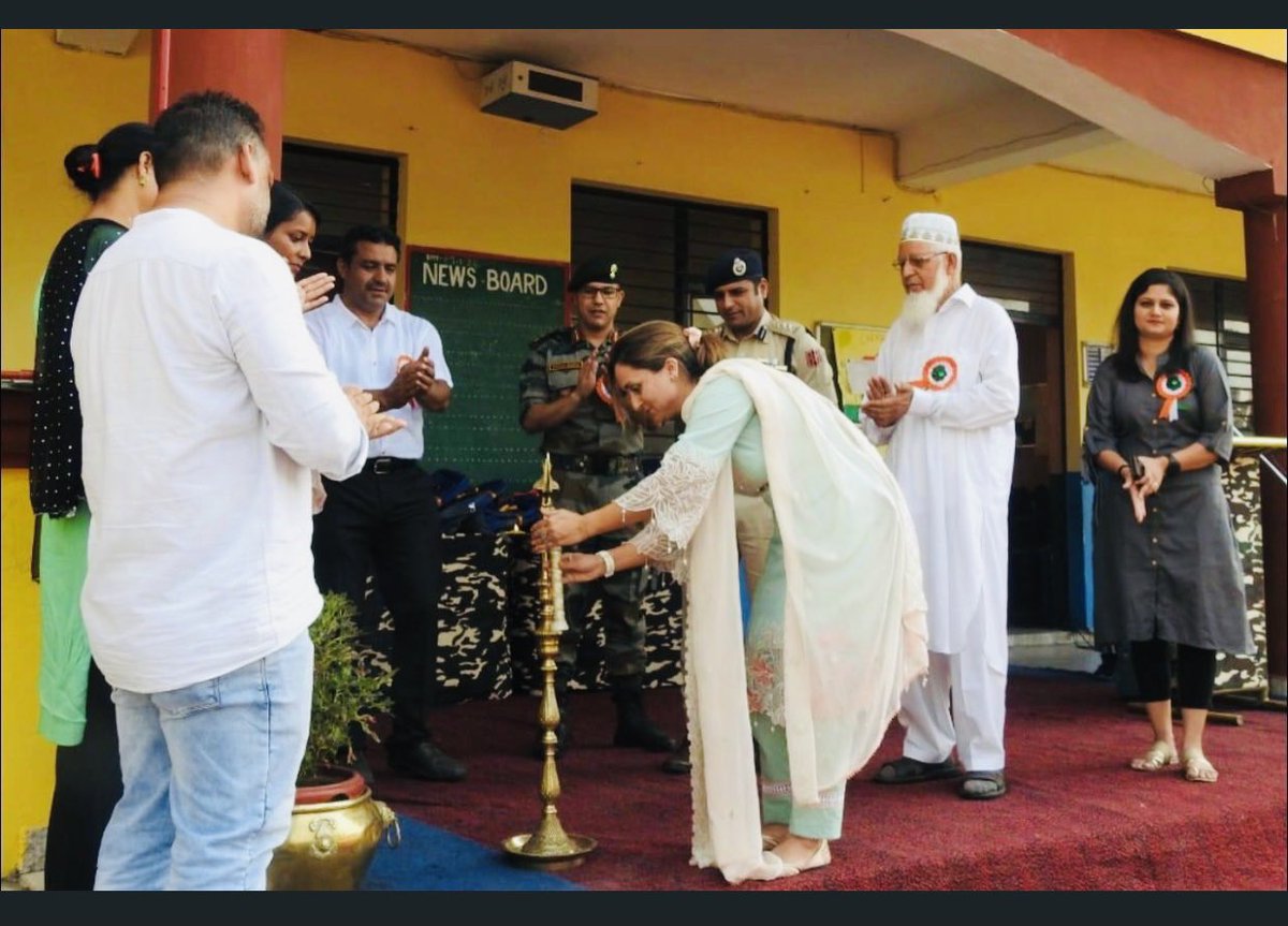 AnissaNabi1's tweet photo. Distribution of books and bags to school students  who qualified the scholarship tests conducted by Shivalik Brigade Tiger Division ,Jammu. An initiative under Project Sadbhavana by Indian army that aims at child development &amp; women empowerment. @adgpi @OfficeOfLGJandK #Sadbhavna https://t.co/8G6B8MVQE4