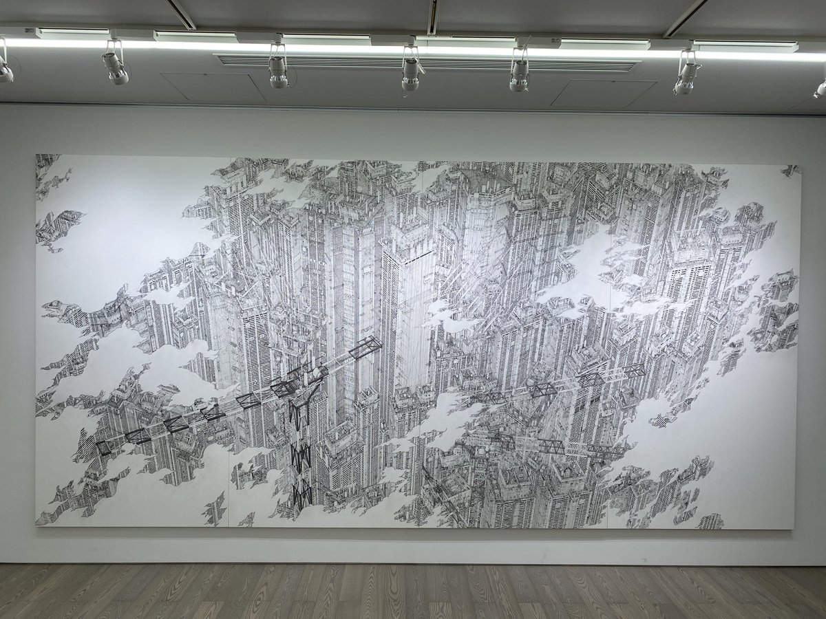 KABA64724932's tweet photo. 大崎から六本木ヒルズに移動。田島大介の「#BeyondTheLines」を観る。手描きの超高層ビル群に、高所恐怖症の私はクラクラする😵💫 https://t.co/mCDFQsvRPx