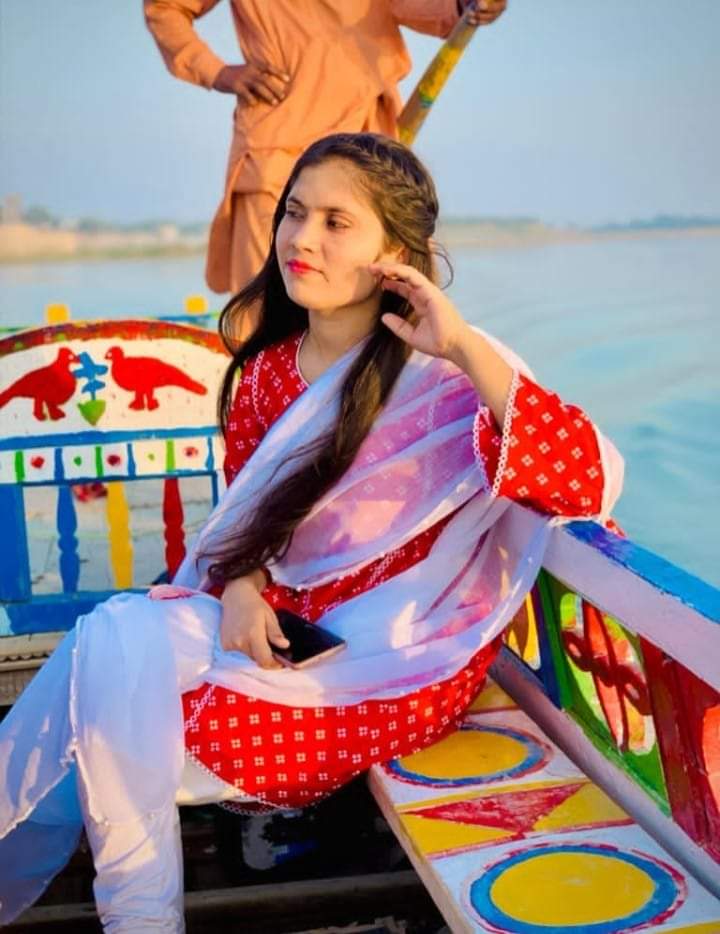 متان ڄامشوري ۾ سنڌو جي ڪناري وڃين.
هو توکي پاڻي جي لهر لهر مان گهوريندي ۽ ميارون ڏيندي.🖤🥀
#krin