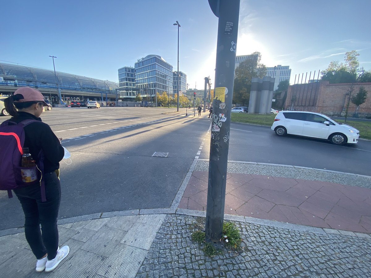 LRambonnet's tweet photo. De eerste notenkrakerkraai-noot is verzameld! โ
Alleen het moment van kraken (door auto of tram bijv) moet ik nog zien vast te leggenโฆ๐ต๐ป #stadsafari-souvenir uit Berlijn voor @AukeFlorian https://t.co/v0quxh68c0