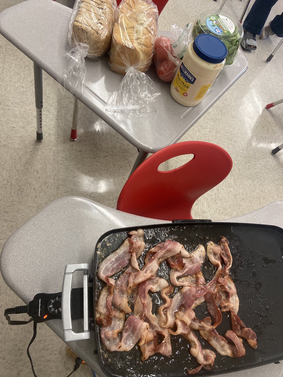 mrskinleypsc's tweet photo. Book talks and Blt’s helped us connect before the long weekend! #juniorhigh #connectingwithkids #celebrate https://t.co/6PwJjvlPED