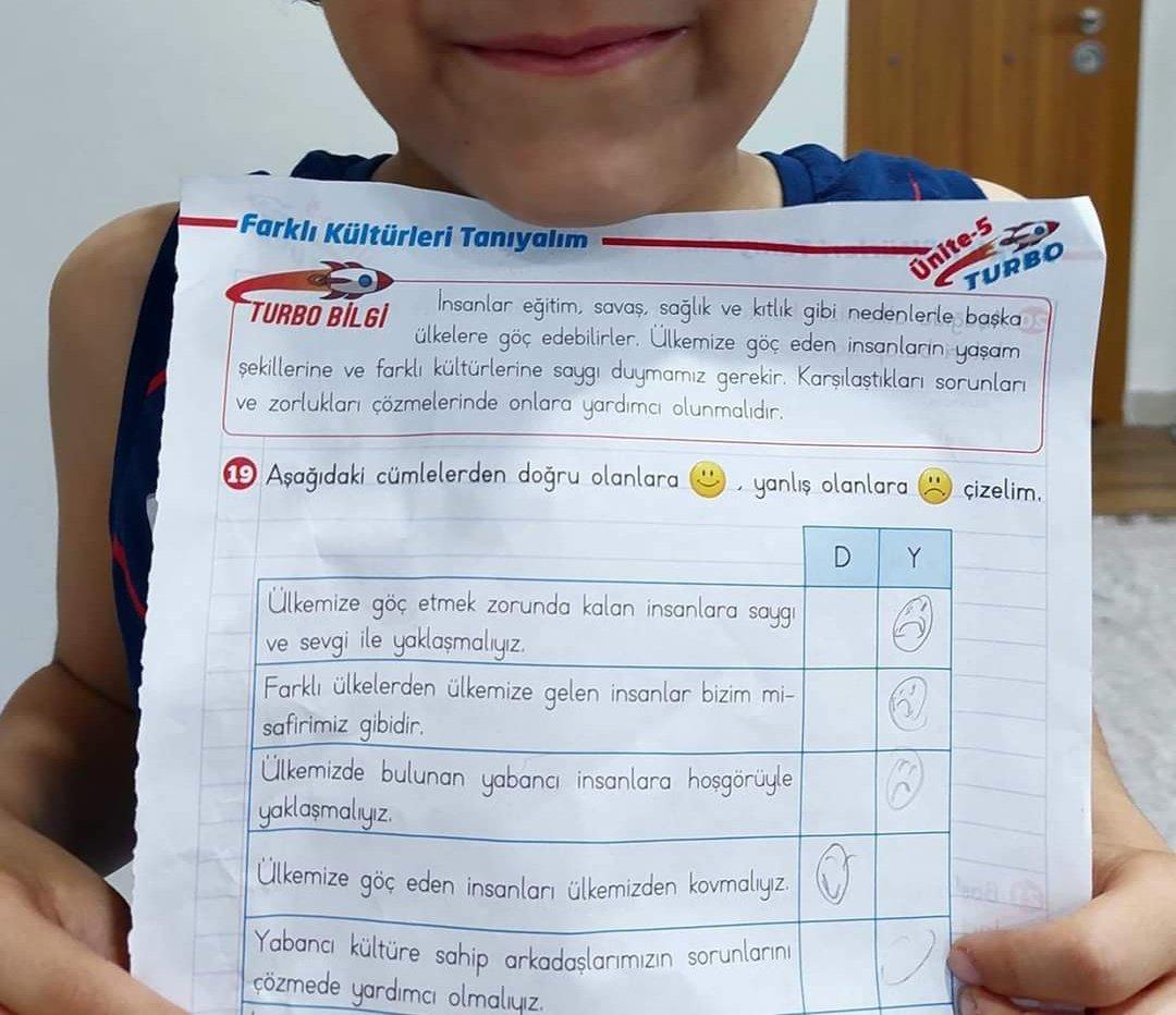 Okulda çeteleşen 14 yaşındaki bir Suriyeli öğrenci tarafından öldürülen evladımız Samet Gül'ün eğitim arkadaşları, Suriyeliler için ne düşünür demiştik. 
<a href="/umitozdag/">Ümit Özdağ</a> <a href="/s_altuntas/">Serap Altuntaş</a>