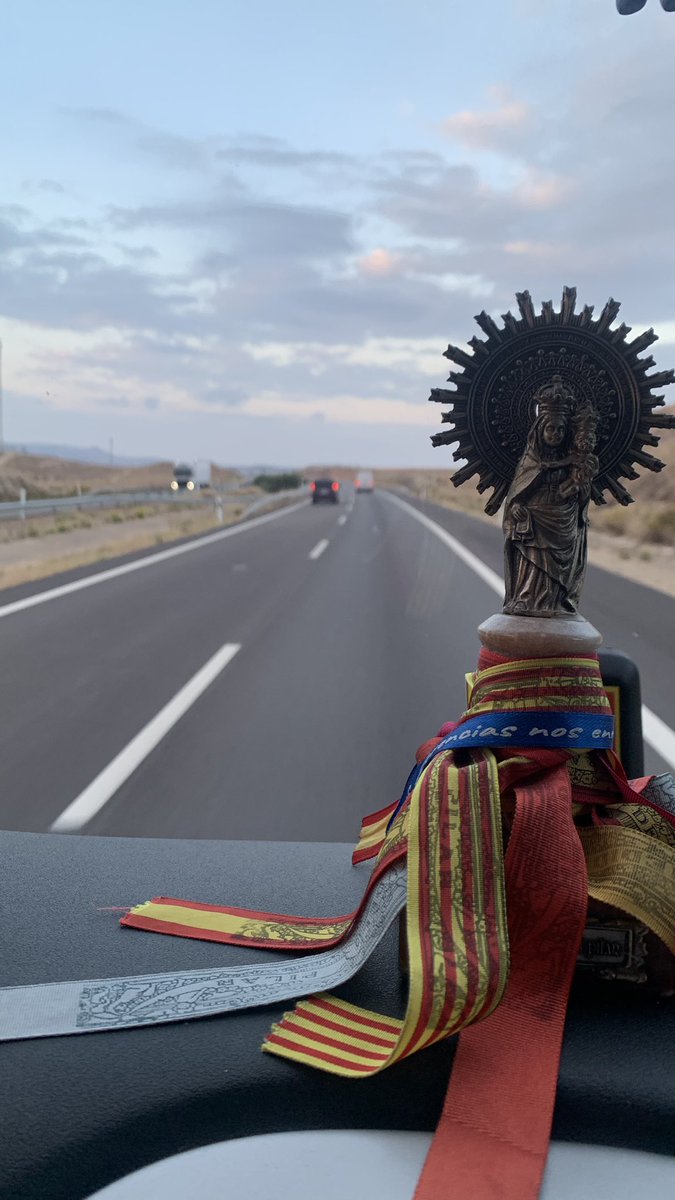 ☀️ ¡ Buenos días afición !

El equipo ya esta rumbo a Alicante con el objetivo de volver con los 3 puntos y en unas fechas tan especiales… ¡ no podíamos ir mejor acompañados ! 😄🔴⚫️

🏟️| José Rico Pérez
🤝| <a href="/cfhercules/">Hércules CF 💙🤍💯</a> 
⏰| 19:00

#HerculesEbro #2RFEF