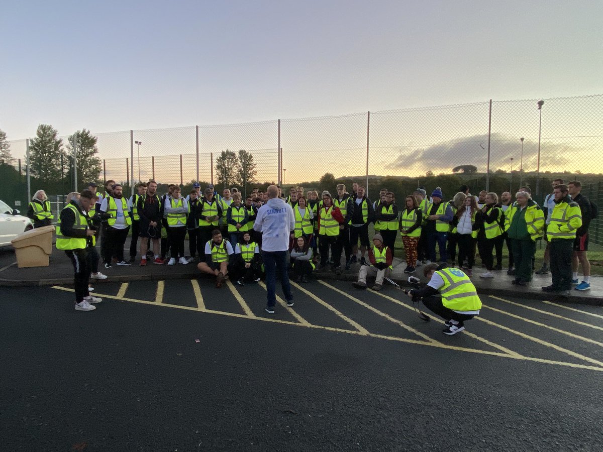 Boothy briefing the walkers at the start line in Guiseley  #htafc #TerriersTogether