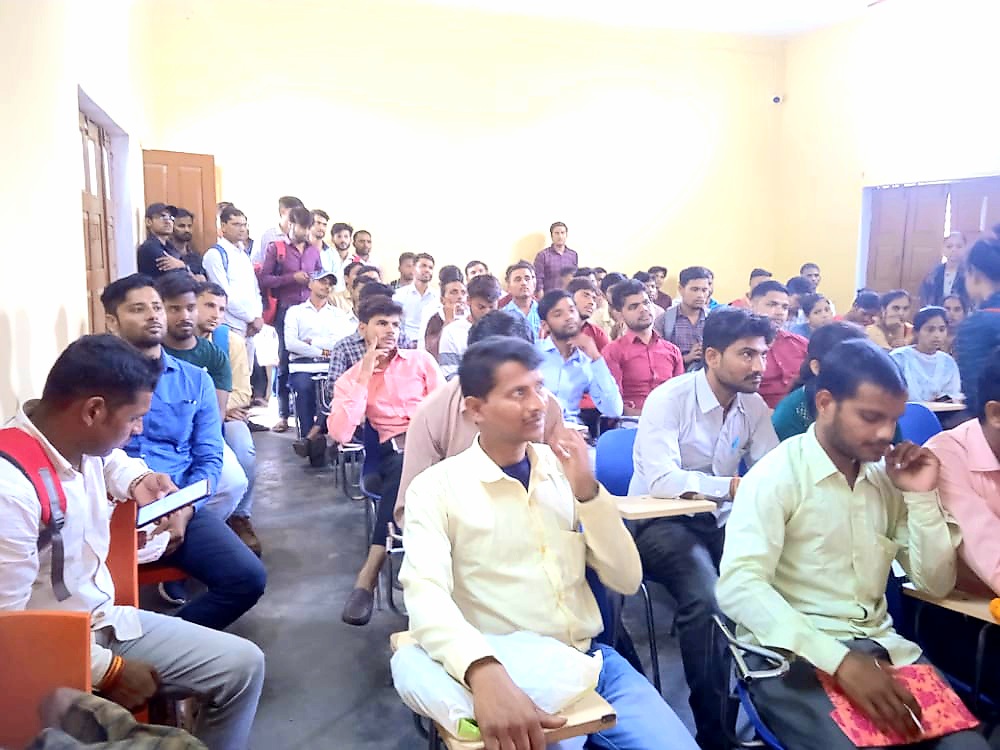 Rojgar Mela being organised by Vision India in Kasganj, Etah, Aligarh and Auraiya in UP today offering 1000s of Employment opportunities with India's leading Corporations. Glimpses of the large turnout and participation by the local youth.✌️✌️