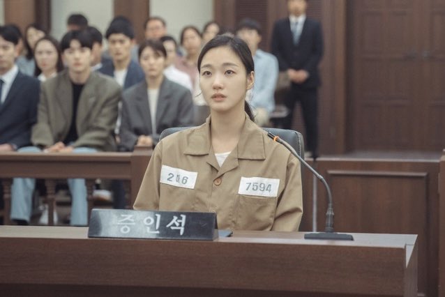ggonebeen's tweet photo. Gue merasa injoo apes seapes apesnya karena keberuntungan dia udah abis diambil kembaran dia di universe lain, liat euntak dapet om om kaya, taeeul simpenan raja, yumi dua mantannya masih bucinin dia, kasian injoo pelukan sama doil aja blm pernah 😭🙏🏻

#LittleWomenEp11 https://t.co/Hitcv7TCMN