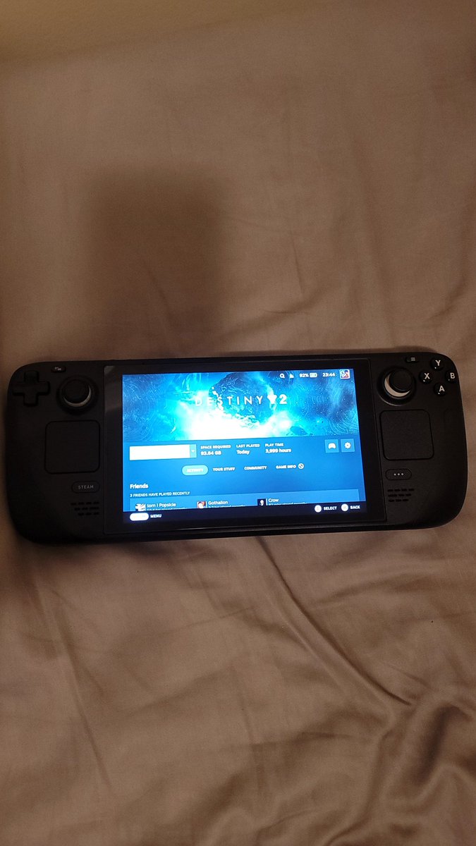 DTPr0ductions's tweet photo. Time for the bedtime test. #steamdeck #streammode #itwontletmeinstallwindowsrightnow https://t.co/hChKln8BNX