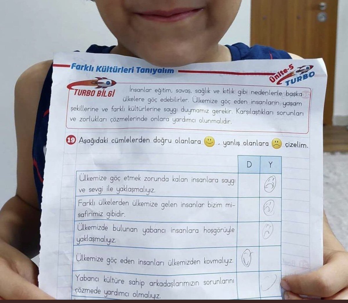 Şu çocuk kadar olsak yeter!!! <a href="/umitozdag/">Ümit Özdağ</a> <a href="/kilicdarogluk/">Kemal Kılıçdaroğlu</a> <a href="/meral_aksener/">Meral Akşener</a> <a href="/huseyinbas_BTP/">Hüseyin Baş</a> <a href="/vekilince/">Muharrem İNCE</a>