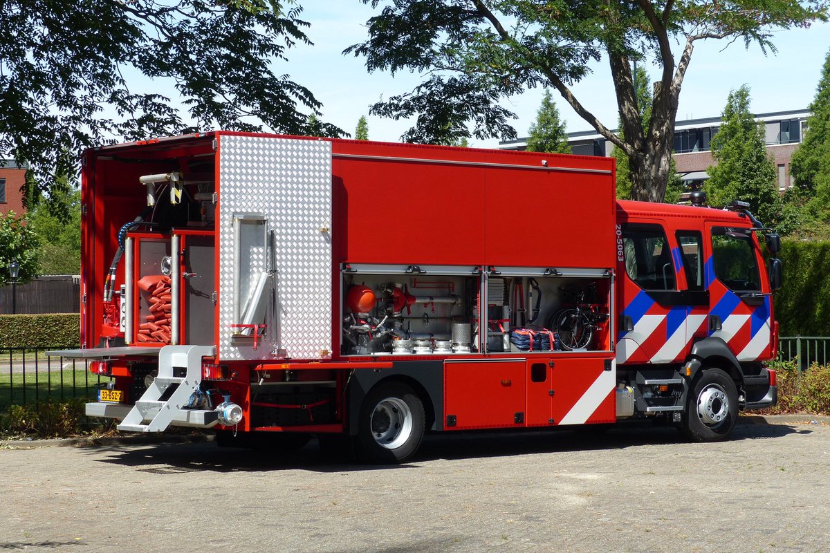 brwvoordelens's tweet photo. 20-5063 post #werkendam #Altena #watertransport @brwvoordelens dompel/boosterpomp 2000ltr pm 1000meter slang @VolvoTrucksNL Volvo FL250 @bluekenscar #iffs #schlingmann 👉 https://t.co/qtGeo5wxrz https://t.co/buDqSlY4Ql