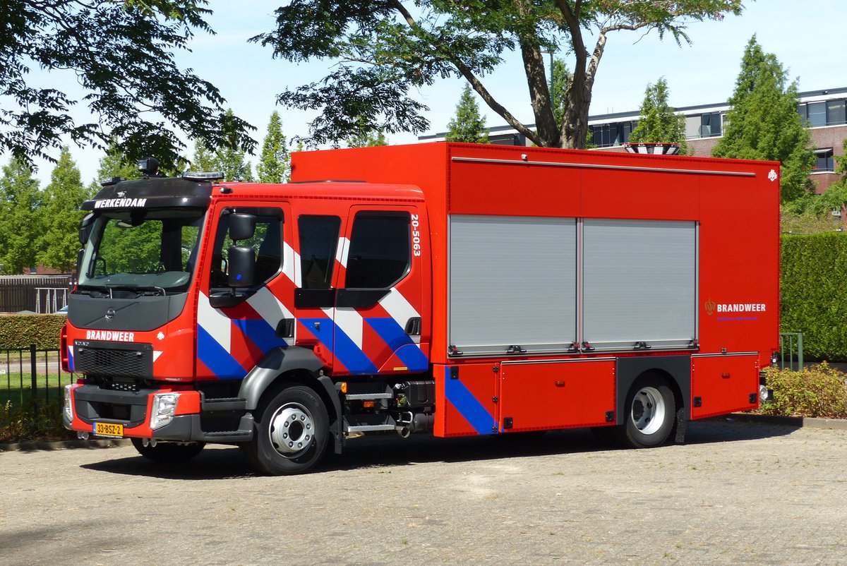 brwvoordelens's tweet photo. 20-5063 post #werkendam #Altena #watertransport @brwvoordelens dompel/boosterpomp 2000ltr pm 1000meter slang @VolvoTrucksNL Volvo FL250 @bluekenscar #iffs #schlingmann 👉 https://t.co/qtGeo5wxrz https://t.co/buDqSlY4Ql