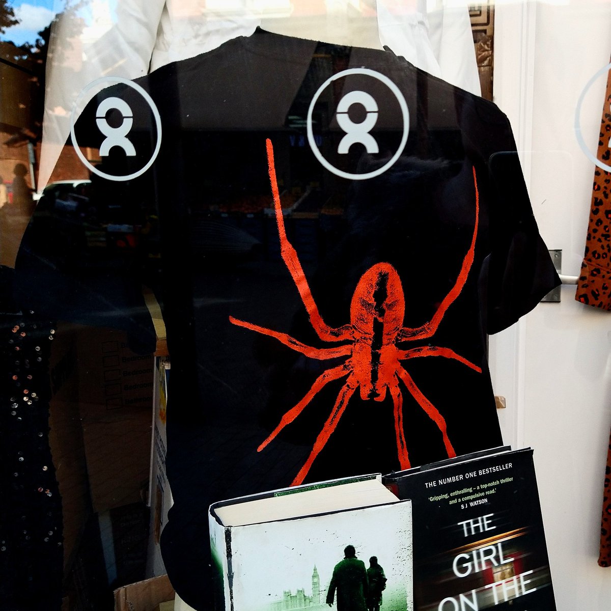 You know what to do #Walthamstow! <a href="/OxfamE17/">Oxfam Walthamstow</a> #spidersfromstow