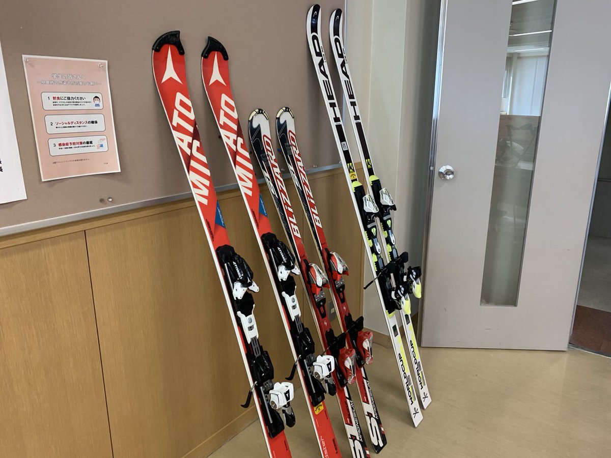 tmpu_ski's tweet photo. 明日は大学祭ですね！
スキー部も講義棟403号室で相談会を実施します！
スキー部に興味がある1.2.3年生、勉強等の相談がある方(医学部も可)などぜひ気軽に立ち寄ってみて下さい！お待ちしています！！ https://t.co/hZxuP4kETh