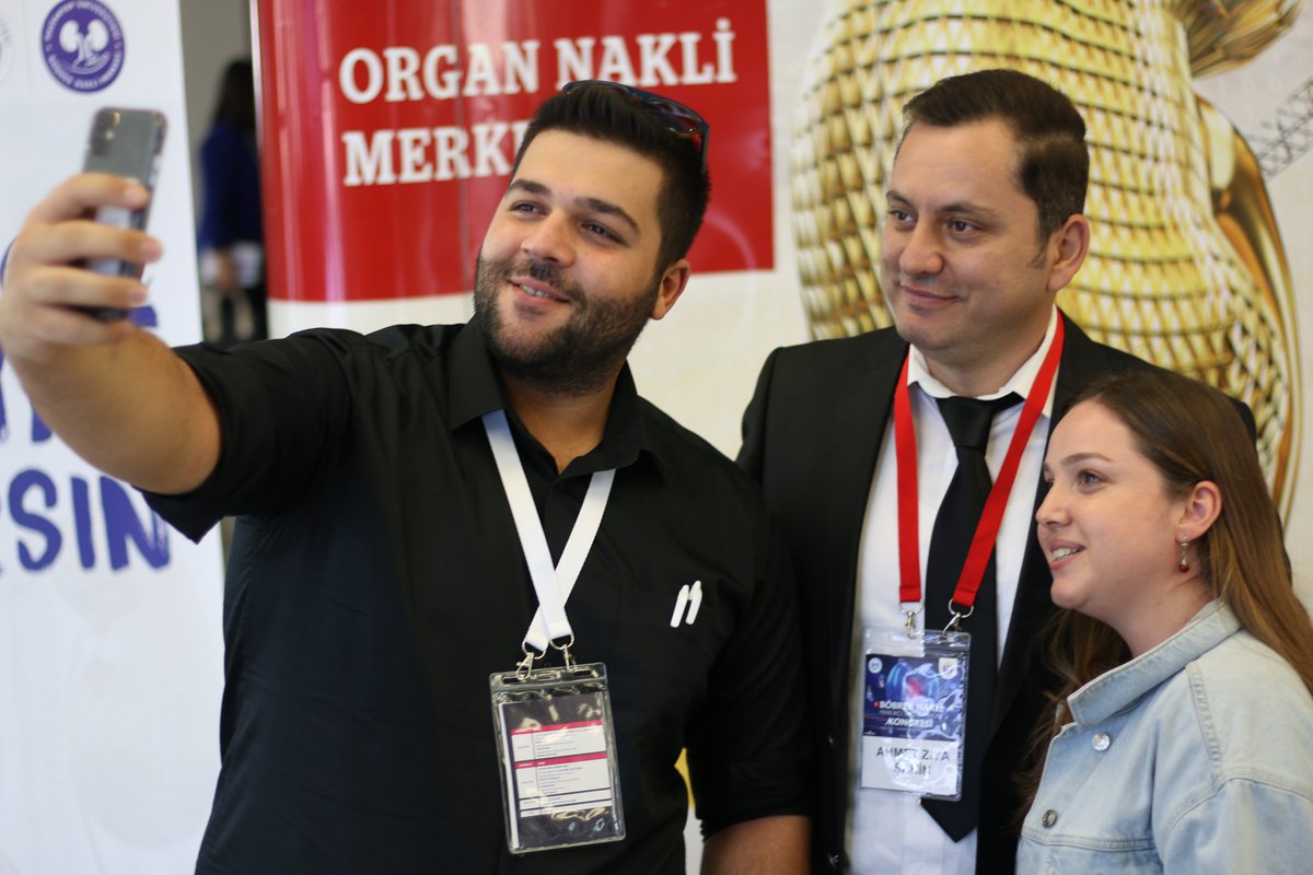 KidneyTranspla4's tweet photo. افتتاح أعمال مؤتمر زراعة الكلى الأول 2022 في جامعة غازي عنتاب التركية 
بحضور وزارة الصحة التركية وعدد كبير من الاكاديميين والأطباء والمستشفيات ،تضمن المؤتمر مشاركة الأساليب الجراحية الحديثة بالإضافة لجراحة الروبوت.

#زراعة_الكلى https://t.co/JGKcs2ETGx