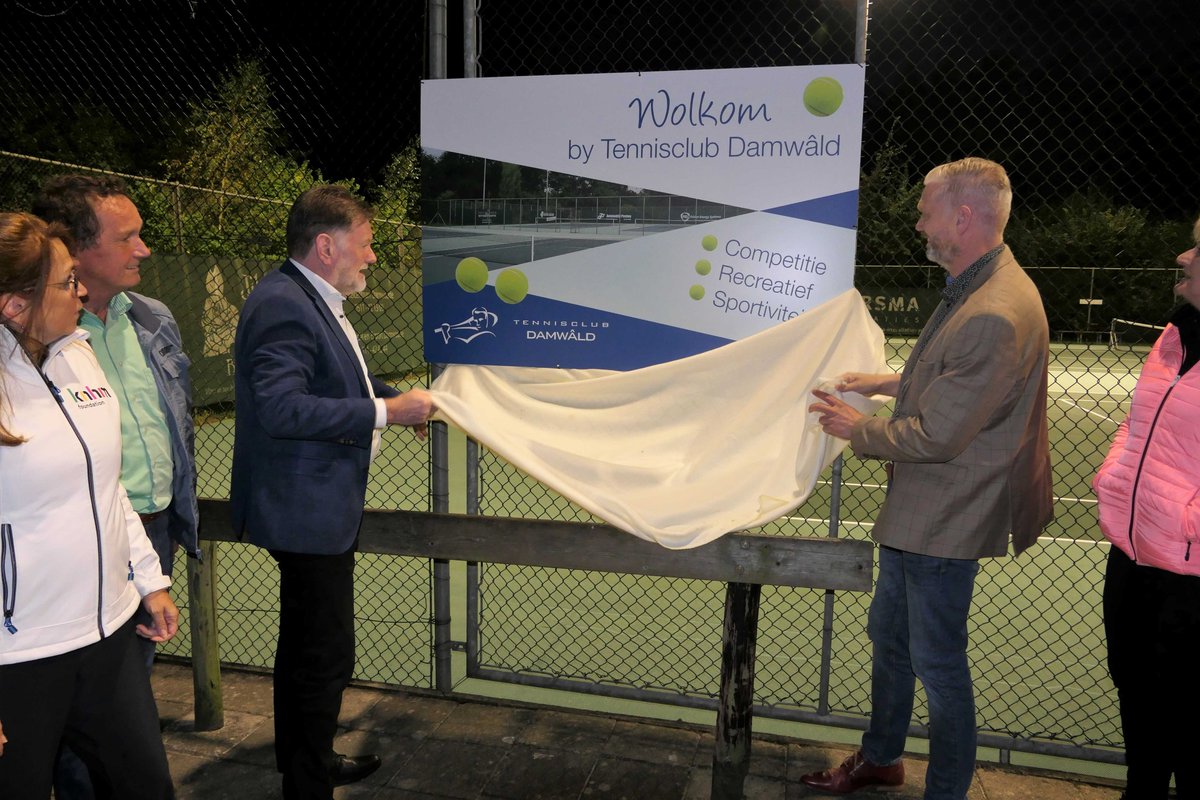 GJIZ's tweet photo. Als @KNHM_ adviseur vrijdagavond bij onthulling van het entreebord bij Tennisclub Damwâld en zaterdag de initiatieven bezocht die meedoen aan Rondje met Pit, een landelijke 'open dag' van @KernmetPit. Mooie start van het weekend!😀
#actieveburgers #knhm #kernmetpit #rondjemetpit https://t.co/uROgW9aQGu