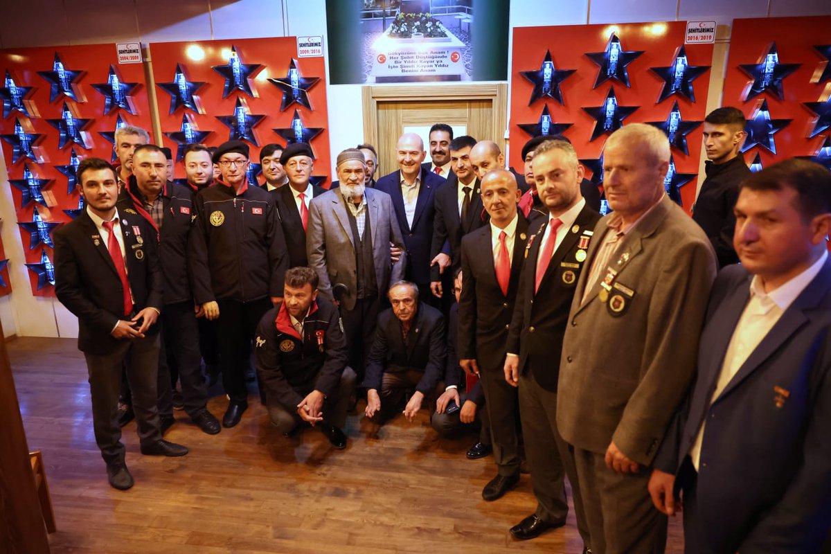 Bizler ne yaparsak yapalım, Kahraman Şehitlerimiz, Gazilerimiz ve Şehit ailelerimizin hakkını ödeyemeyiz.

Rabbim, bizi size mahcup etmesin

Kütahya'da, Türkiye Harp Malûlü Gaziler-Şehit Dul ve Yetimleri Derneği'nde, Şehit ailelerimiz, Gazilerimiz ve aileleriyle bir araya geldik