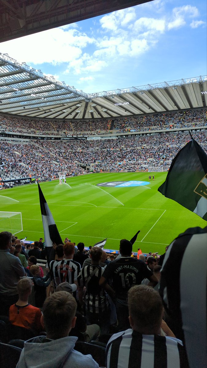 Beardy126's tweet photo. Can't wait for the match!! let's bring home the points and continue this run of form ⚫⚪ #HWTL #NEWBRE https://t.co/Gzro1LIUzK