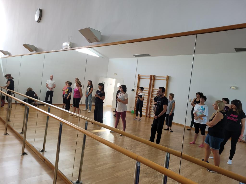 admurm_'s tweet photo. #ADMURMenmovimiento con Irene Luna hoy en nuestra segunda sesión del ciclo de formación  en Movimiento y Danza. Disfrutando y aprendiendo porque
#educamosconmusica
#másmúsica
@coaemcoaem
@Educarm 
@educaciongob https://t.co/VikVdR7Fl9
