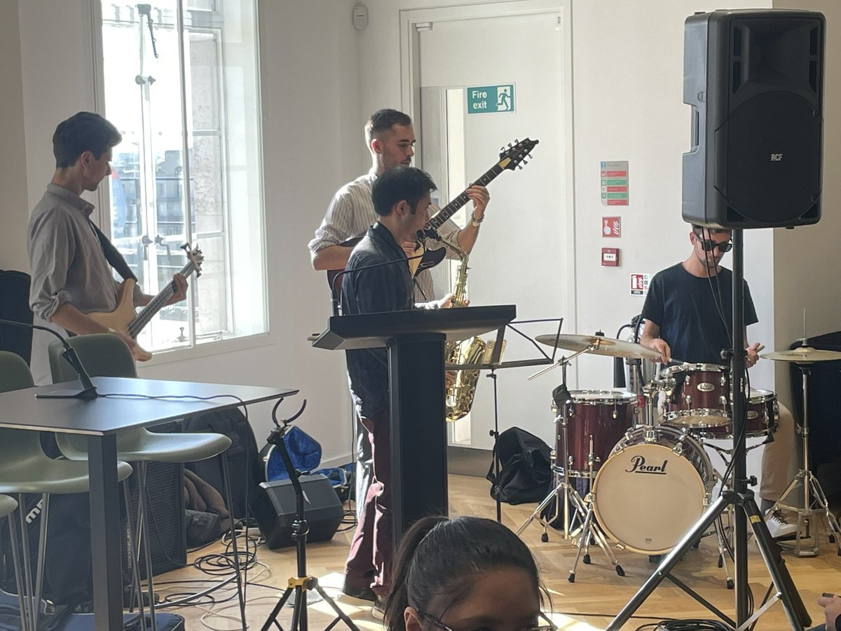 #techcareersummit2022 Food+jazz have been swapped with the Fintech panel! Come grab a bite, listen to some jazz now, and network in the panel room!