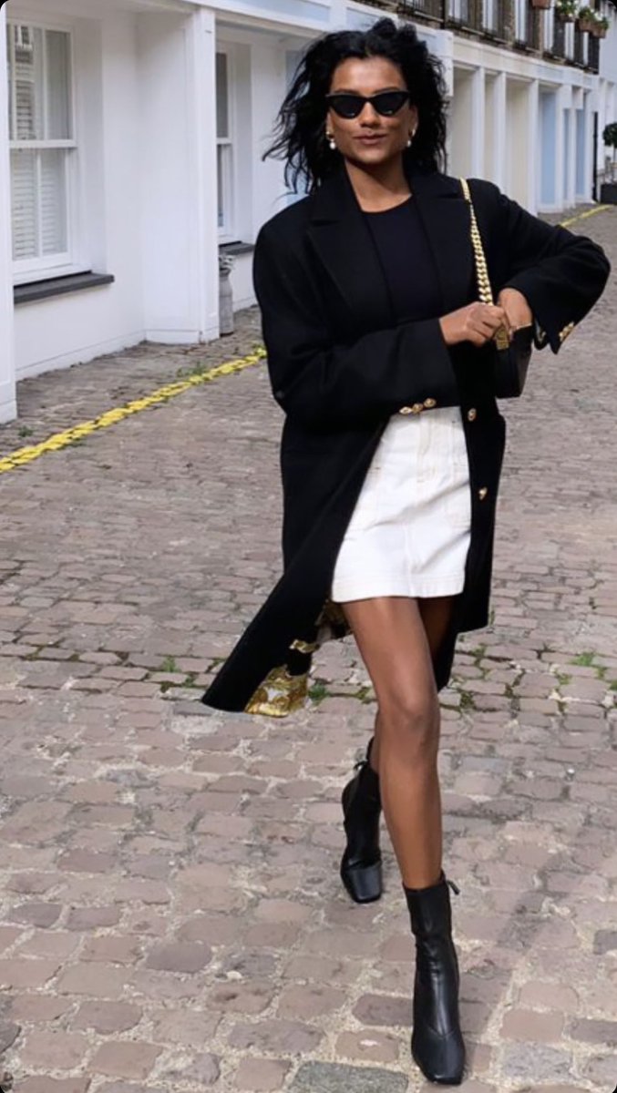 lizmademoiselle's tweet photo. SIMONE SAID LET’S MAKE IT #SimoneSaturday TODAY👸🏾🖤
📸: Simone’s insta stories https://t.co/xRCu9DpGfu