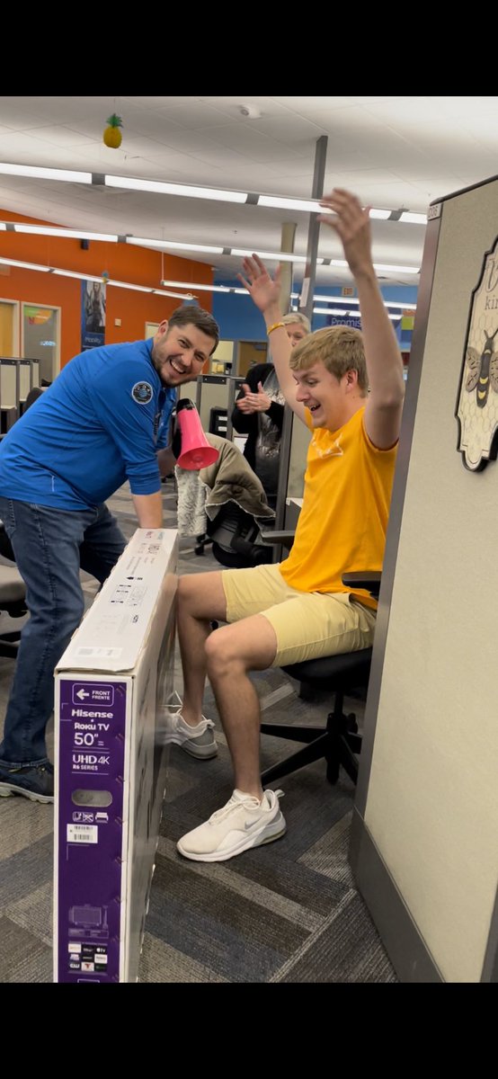 Ended Serve Customer First Week of 2022 with a BANG! Thank you @hugh_salyers &amp; @AlissaLynn90 for making it memorable. #WinAs1Fam #GuinningTogether #SCFW2022 #LifeAtATT <a href="/BartonTonyLeb/">Tony Barton</a>