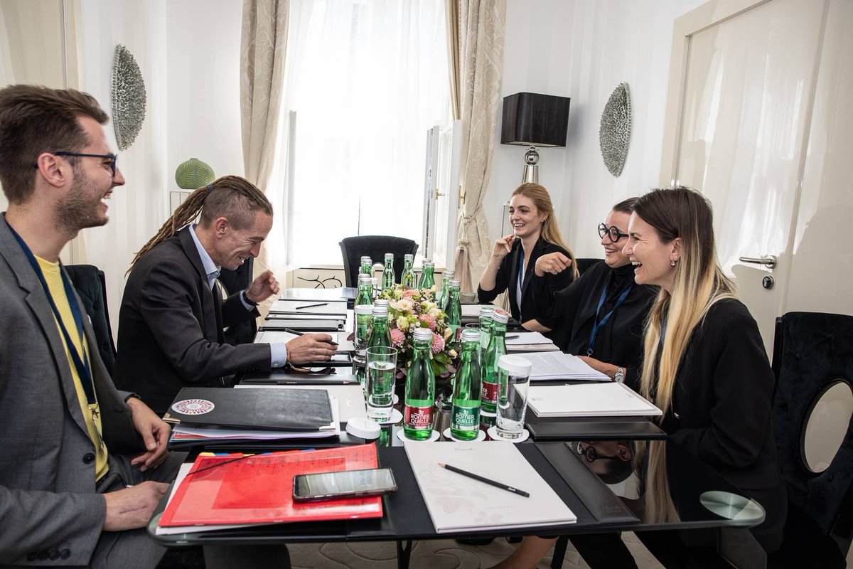 PiratIvanBartos's tweet photo. Another fruitful meeting @GLOBSEC. @Google is an important part of the digital ecosystem in the Czech Republic and the EU. We discussed global challenges of digital transformation and our joint activities during the @EU2022_CZ and in the upcoming months. Thank you, @MartaPoslad! https://t.co/WY5SXn92st