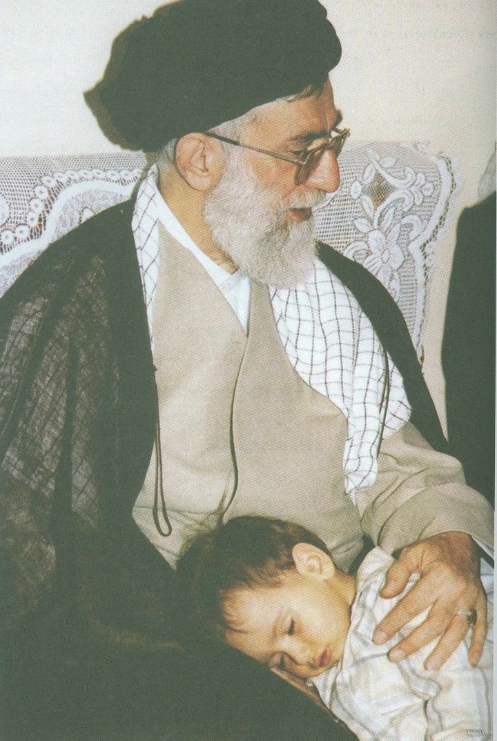 Arezam_ke's tweet photo. عکس از حضرت آقا منشن میکنید؟ :)
#لبیک_یا_خامنه_ای https://t.co/0w7s9M8qfc