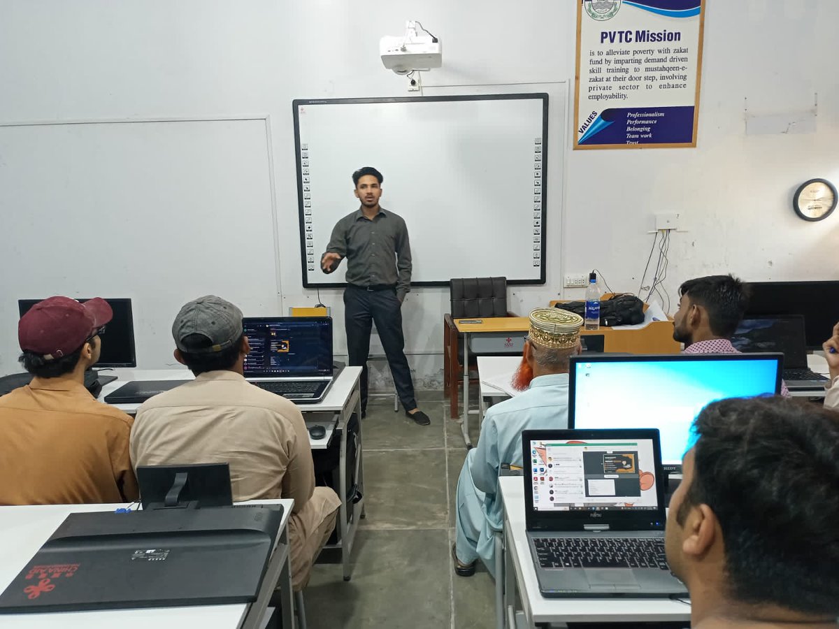 VTI_Multan_PVTC's tweet photo. #Special_session #meetup on #Freelaning.
Top Rated Freelancer in #Amazon_VA & #Upwork
Saturday 08, 2022
Topic: How to earn your first dollar through freelancing?
Speaker: Muhammad Ali Mughal.
@Waqasahmadqazi @PvtcRm https://t.co/BrukaTqPqy