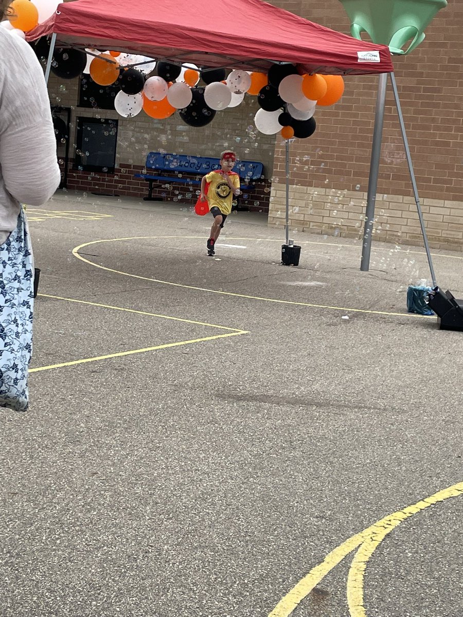 Got to see my babies in their superhero fun run!