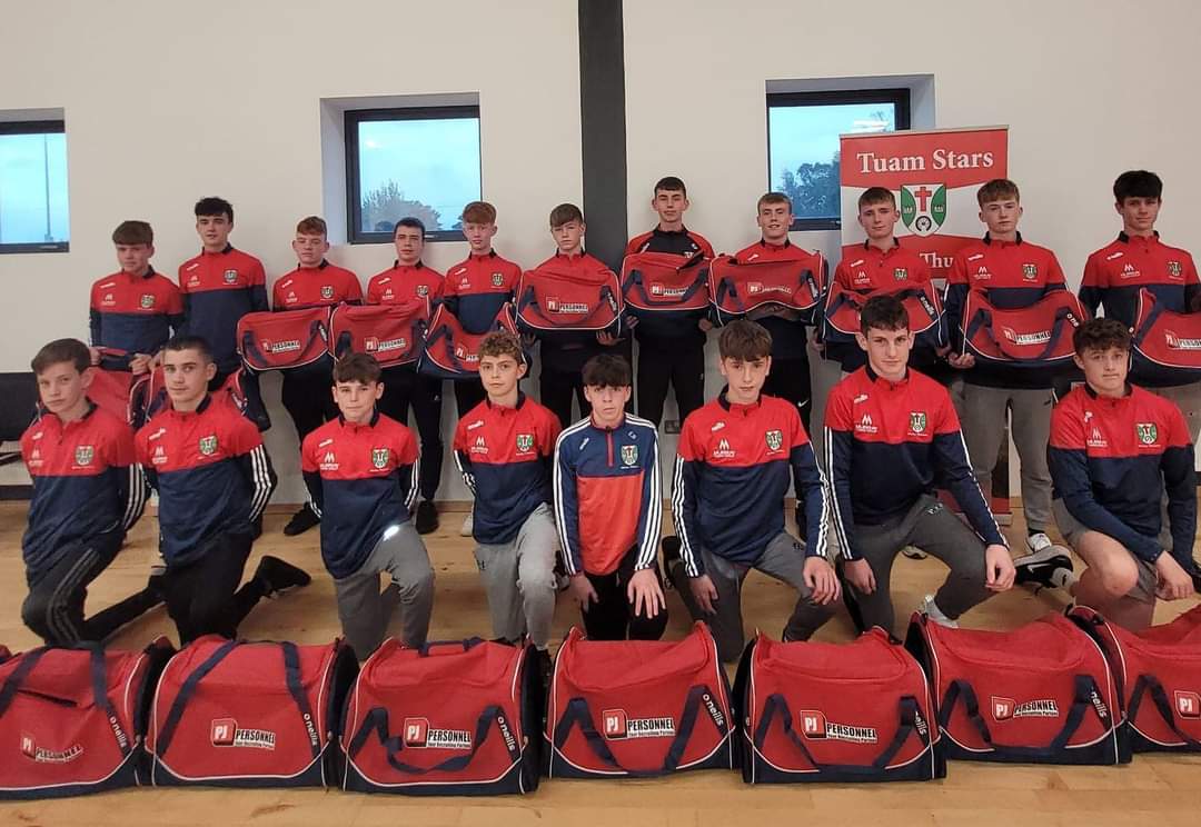 Huge thanks to Colin Quinn of <a href="/pj_personnel/">PJPersonnel</a> Tuam for their sponsorship of gear bags to our U15A team that were recent winners of the U15A Shield final. 🔴⚪️