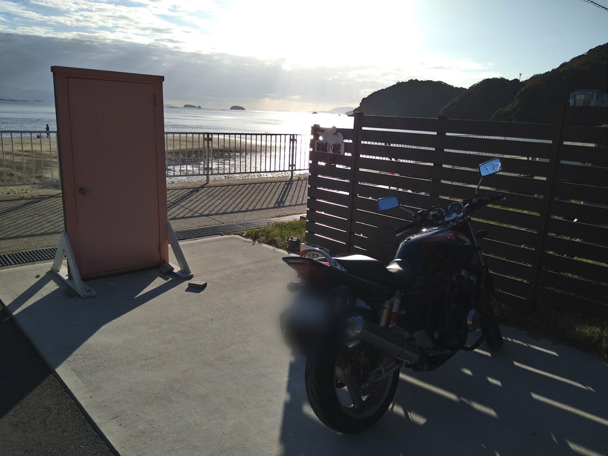 relespy's tweet photo. ティータイム

ONE OFF CAFEさんでアイスアーモンドオーレをいただきました♫

#バイク好きな人と繋がりたい 
＃バイク乗りと繋がりたい
＃cb400sf
＃ホンダ
＃無限 https://t.co/AMPRjWNLZX
