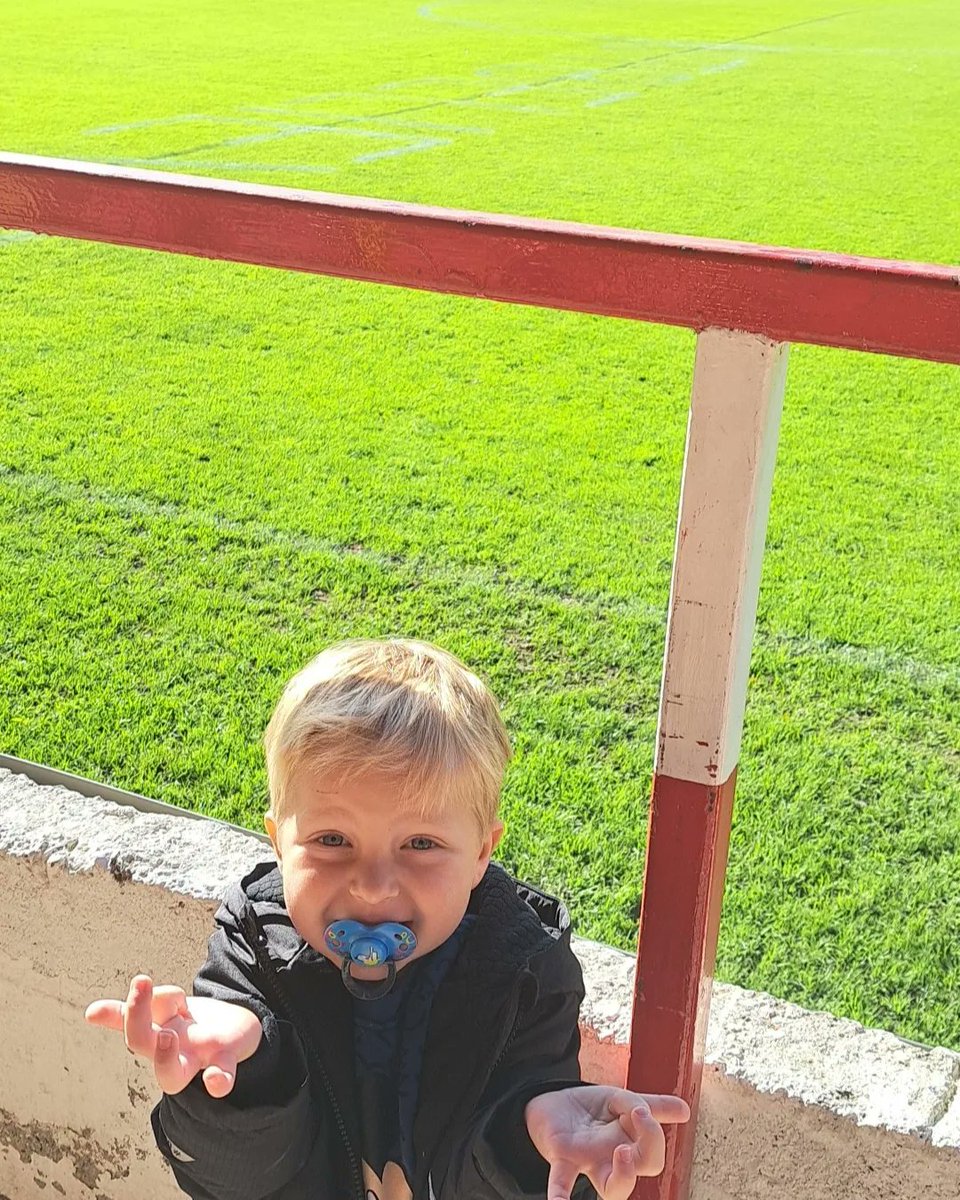 Realbarneycarey's tweet photo. The little man's first visit to Tolka today #SFC #MiniRed https://t.co/gEqKqVI5iB