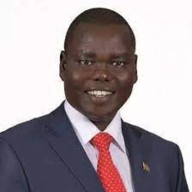 kipmurkomen's tweet photo. Last evening I met Hon. William Chepkut in the company of his friends. He was in a very jovial mood. In his characteristic manner he showered me with many praises using all the superlatives in the book. William was a very lovely guy. Extremely connected… https://t.co/x211hElBPV