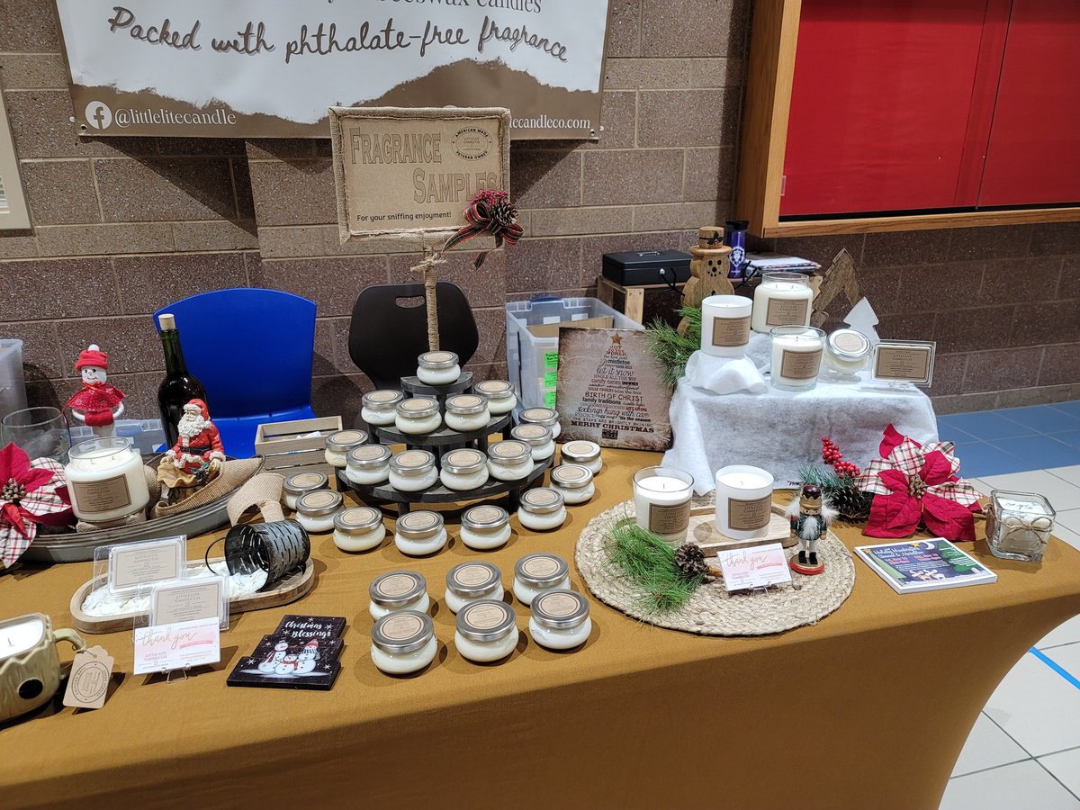 littlelitecand's tweet photo. All setup and ready for Christmas shoppers! 🎄 Fishers High School from 9 am to 3 pm.
#soycandles #soycandleshandmade #letyourliteshine #waxtarts #soymelts #allnaturalcandles #candles #veteranowned #christmasinoctober #christmasshopping #fishersindiana #fishershighschool https://t.co/pYpAvukVu7