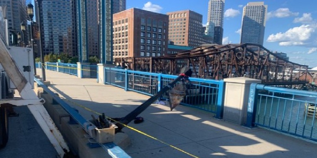 wentworthinst's tweet image. In the wake of tragedy in #Boston’s Seaport District, Professor James Lambrechts spoke with @wbz about the inherent dangers of city light poles. 

Read more and see the story: ow.ly/r2XA50L2oAM