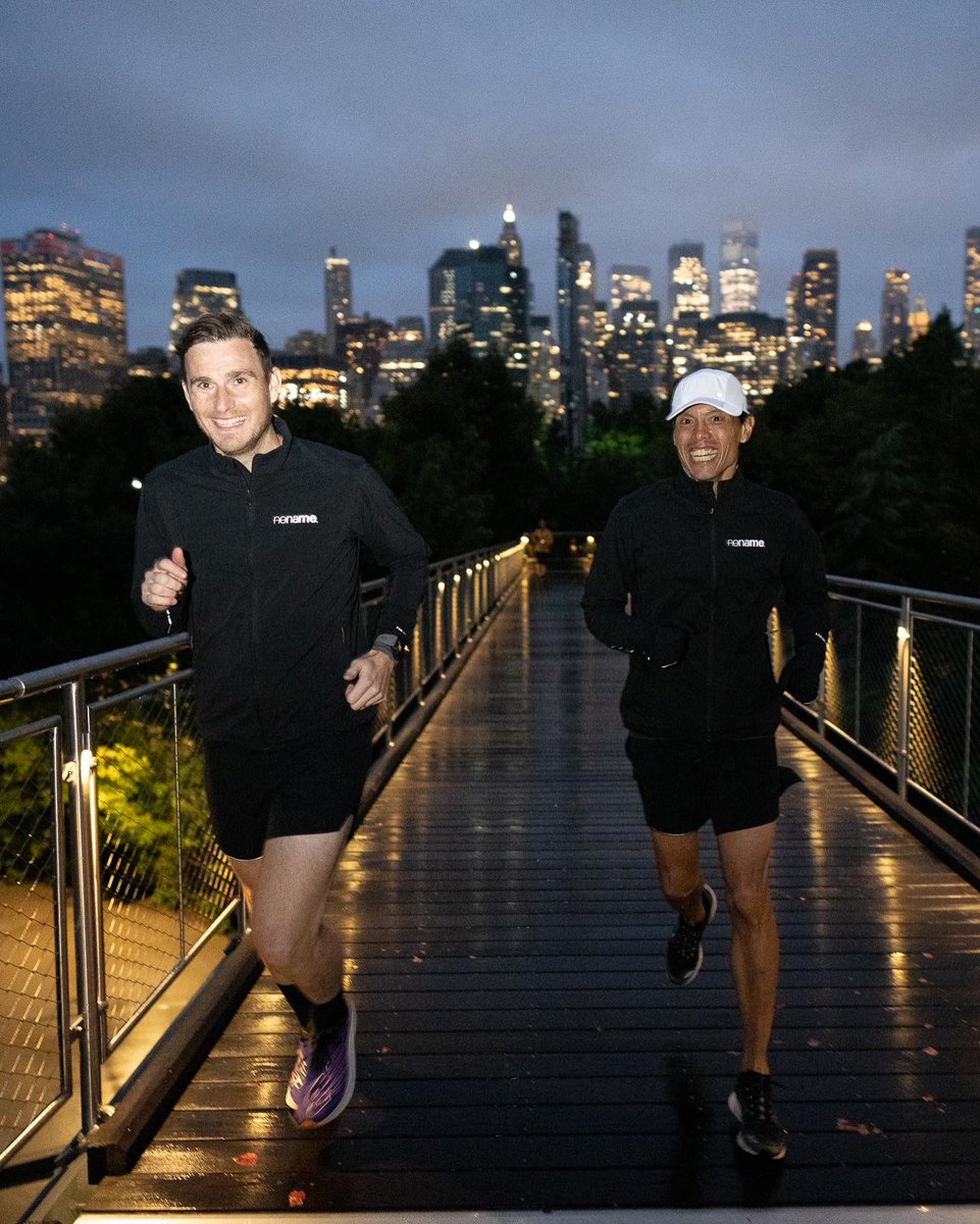 rundiabetes's tweet photo. NY 👀 you #thenonameprogram 🖤

This is marathon season!

Berlin 🇩🇪✅
London 🇬🇧✅
Tuesday: Tony’s Hill Night 🔥
🛬 JFK to LFG with the crew!

Today: Long Run “only” 12 💪🏼
Sunday: 🌬ChicaGO!!!! 
11/6: 🗽NYC 🎉

It’s the most wonderful time of the year.

📸: @adrian_umpz https://t.co/HmDJFfFQUj