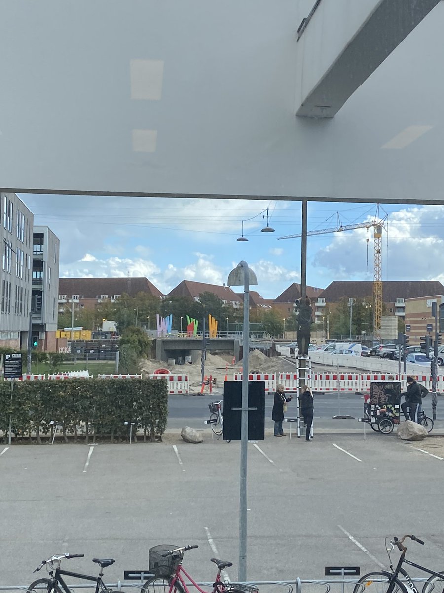 marsdj's tweet photo. @Enhedslisten Hvem er det lige, der skal betale for hospitalsophold, genoptræning og pension, når jeres parti-kanonføde falder ned og brækker ryggen ? Hvilke arbejdsmiljøregler følger I selv her ? Dette ville jo aldrig gå i en rigtig virksomhed #hvemskalbetale #dkpol https://t.co/esS04iQXR4