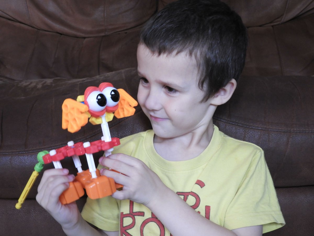 AD GIFTED Zach had lots of fun making the Kid K'Nex Zoo Friends (he's well on his way to making all 30!) Available from <a href="/amazon/">Amazon</a> via <a href="/basicfuntoys/">Basic Fun!</a>  buff.ly/3SMaO49  #toyreview #basicfunuk #kidknex