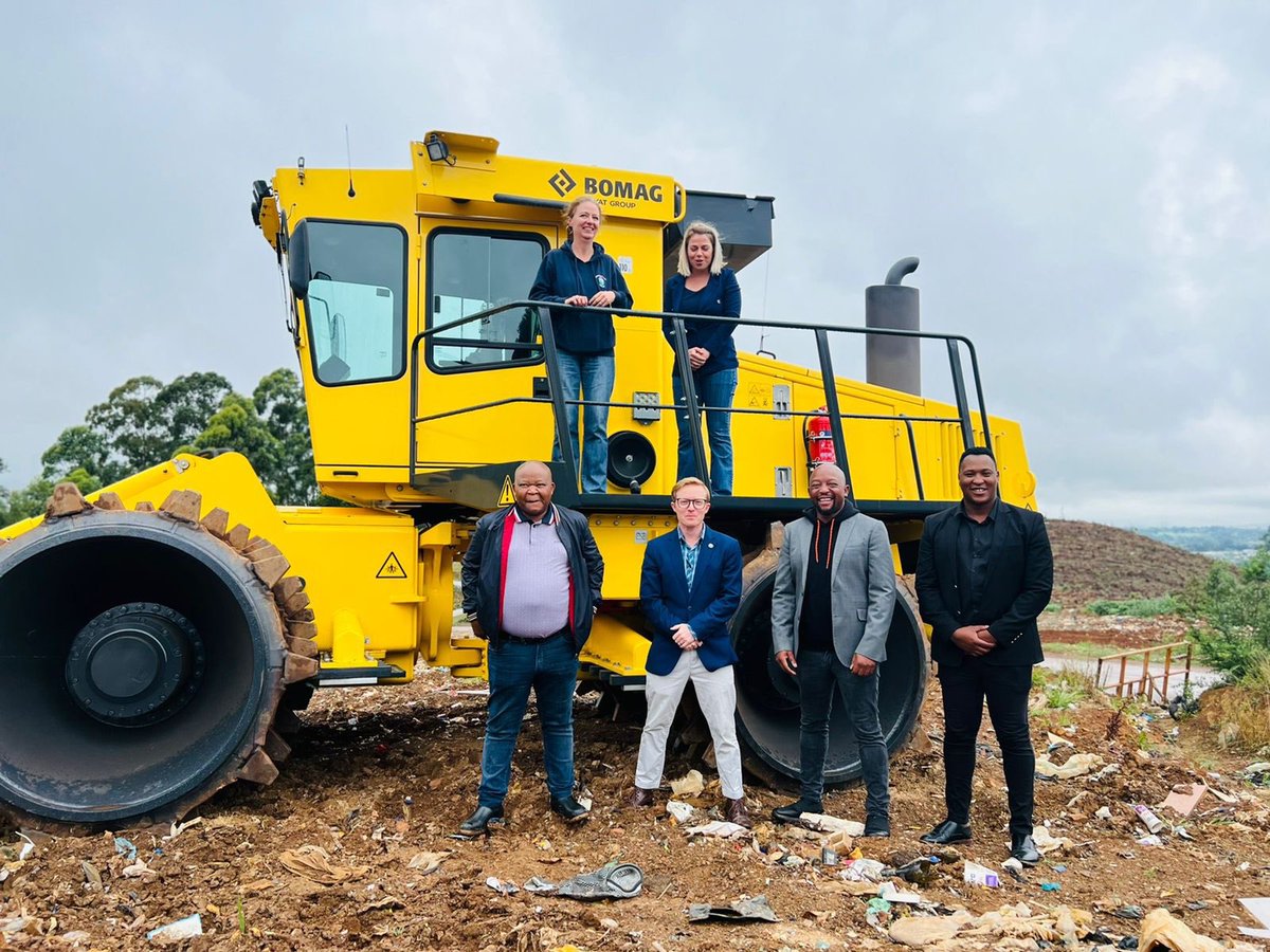 Our_DA's tweet photo. 🚜 The DA-run uMngeni Muncipality has now added a new landfill site compactor to its fleet.

DA governments are working to ensure that there is effective waste collection and rubbish disposal to protect the environment and the health of residents.

#DAdifference #DAatWork https://t.co/xGUVptCtAQ