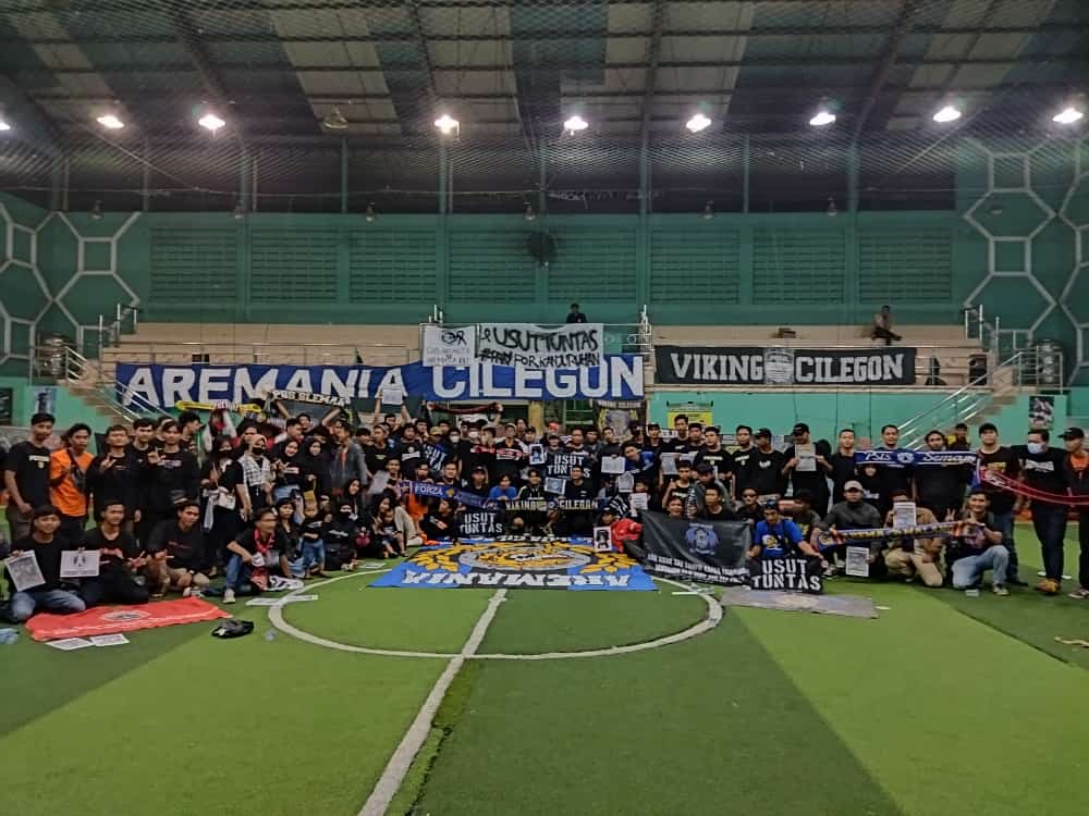 VikingCilegon's tweet photo. Kami semua bersamamu #UsutTuntasTragediKanjuruhan https://t.co/wN8clD6crI