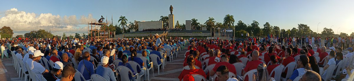 UCLVCU's tweet photo. Vibrante la Plaza Ernesto Che Guevara. #SantaClara se despierta para verte #CheVive ⭐🇨🇺 https://t.co/yd1kzI3Rf7