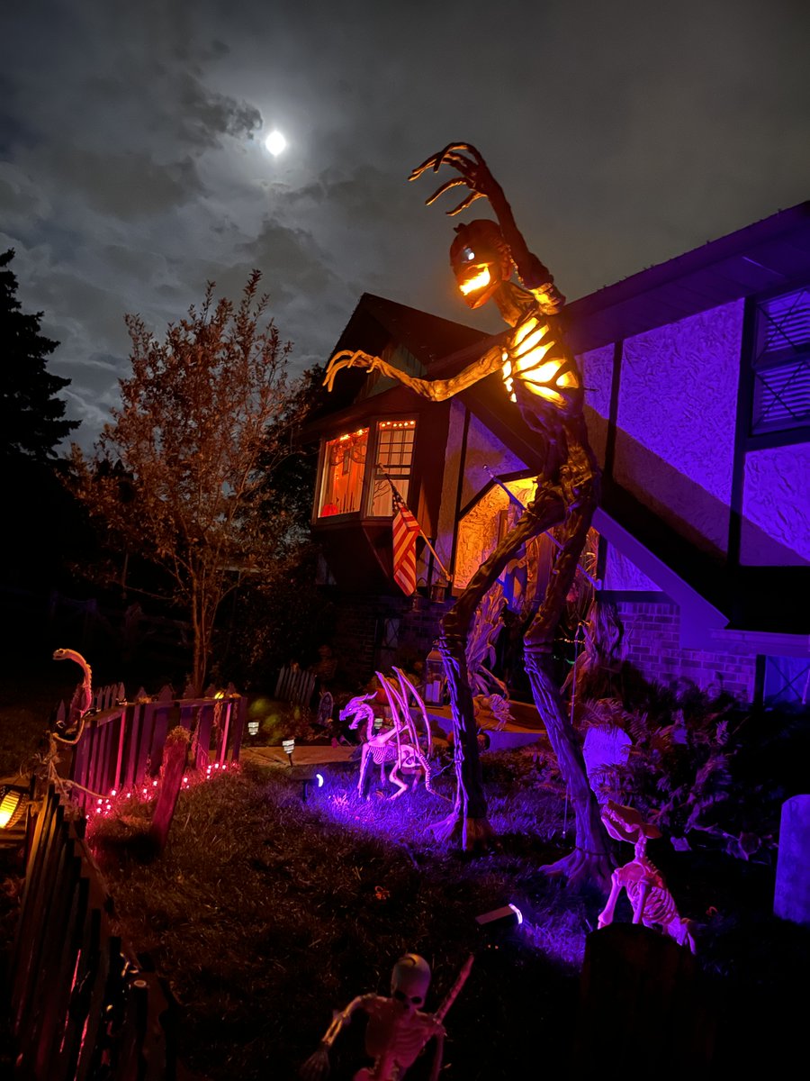 LVwithLove's tweet photo. New skeletons and Halloween displays added to our self-guided tour map today!

We're closing in on 50 total, all throughout the Lehigh Valley!

Take a look: https://t.co/Q4Px3YPtXJ 

#lehighvalley #lvwithlove #skeletoncrawl #halloween #halloweendecorations #halloweenhouses https://t.co/GlJSd6cZoD
