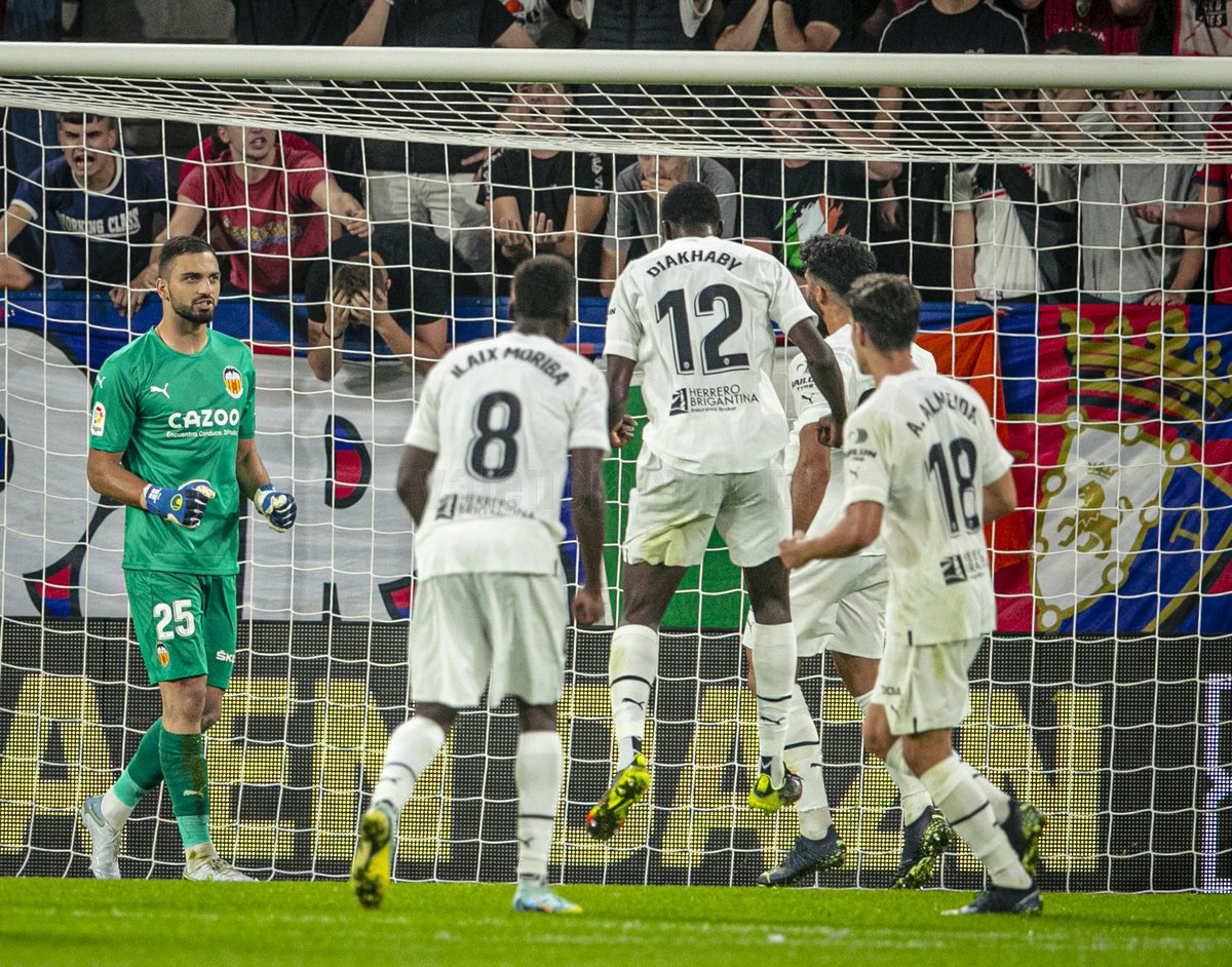 Deux guinéens, deux éléments indispensables dans les rangs de Valence CF ces derniers. Moriba Kourouma et Mouctar Diakhaby ont réussi à conquérir le cœur de Genaro Gattuso. Ravi de les retrouver sur cette belle lancée. C'est ce qu'on souhaité surtout pour Moriba. 🇬🇳❤🙏.