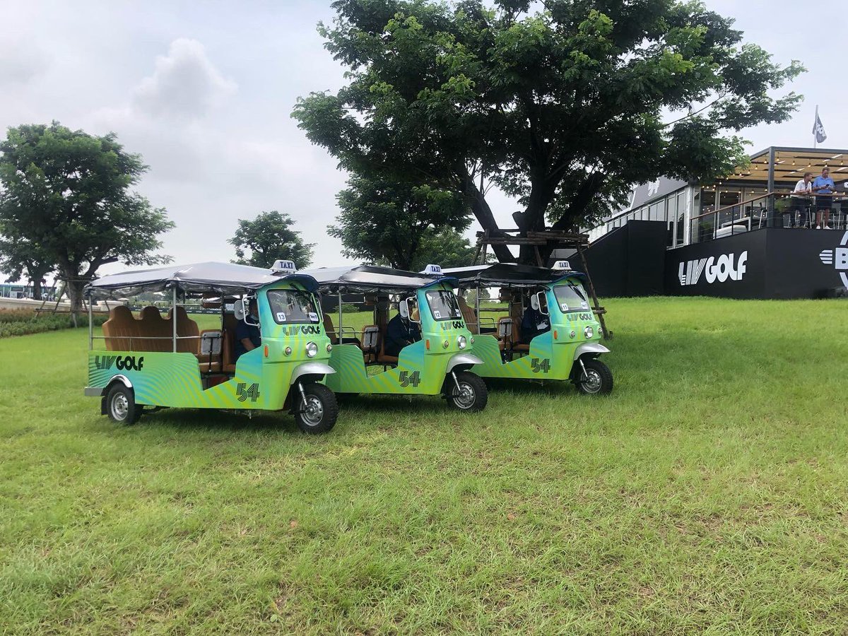 BenjaminH44's tweet image. #LIVGolfBangkok Had a great time today watching the LIV players in action on day 2. Course conditions were immaculate. Quality golf and decent respectful crowd viewing the action.