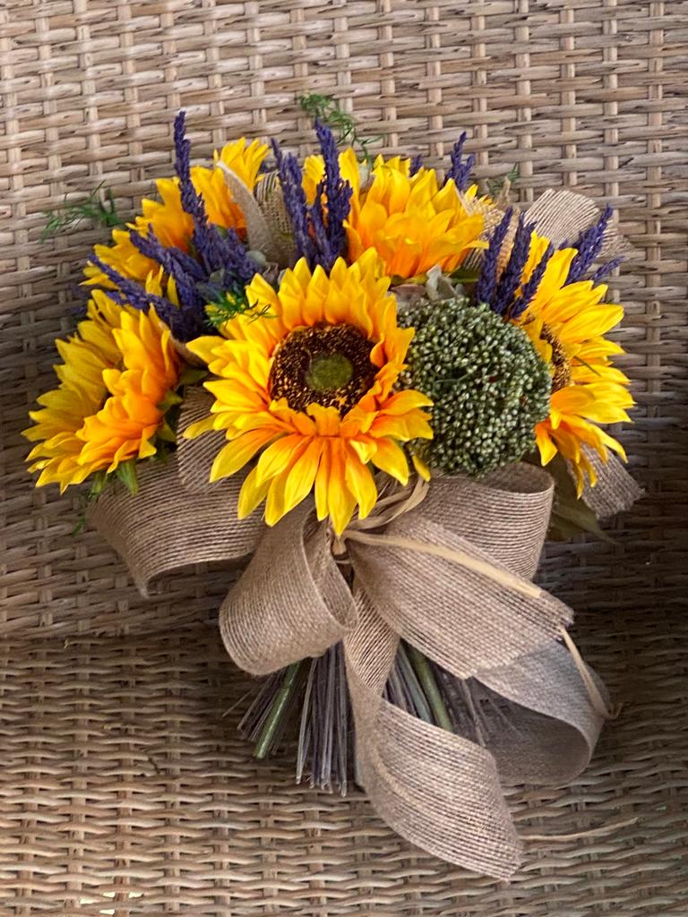🧡💜 En Almaimas nos sumamos a la conmemoración del Día Mundial de los #CuidadosPaliativos con este precioso conjunto de girasoles, la "Flor más Espiritual"